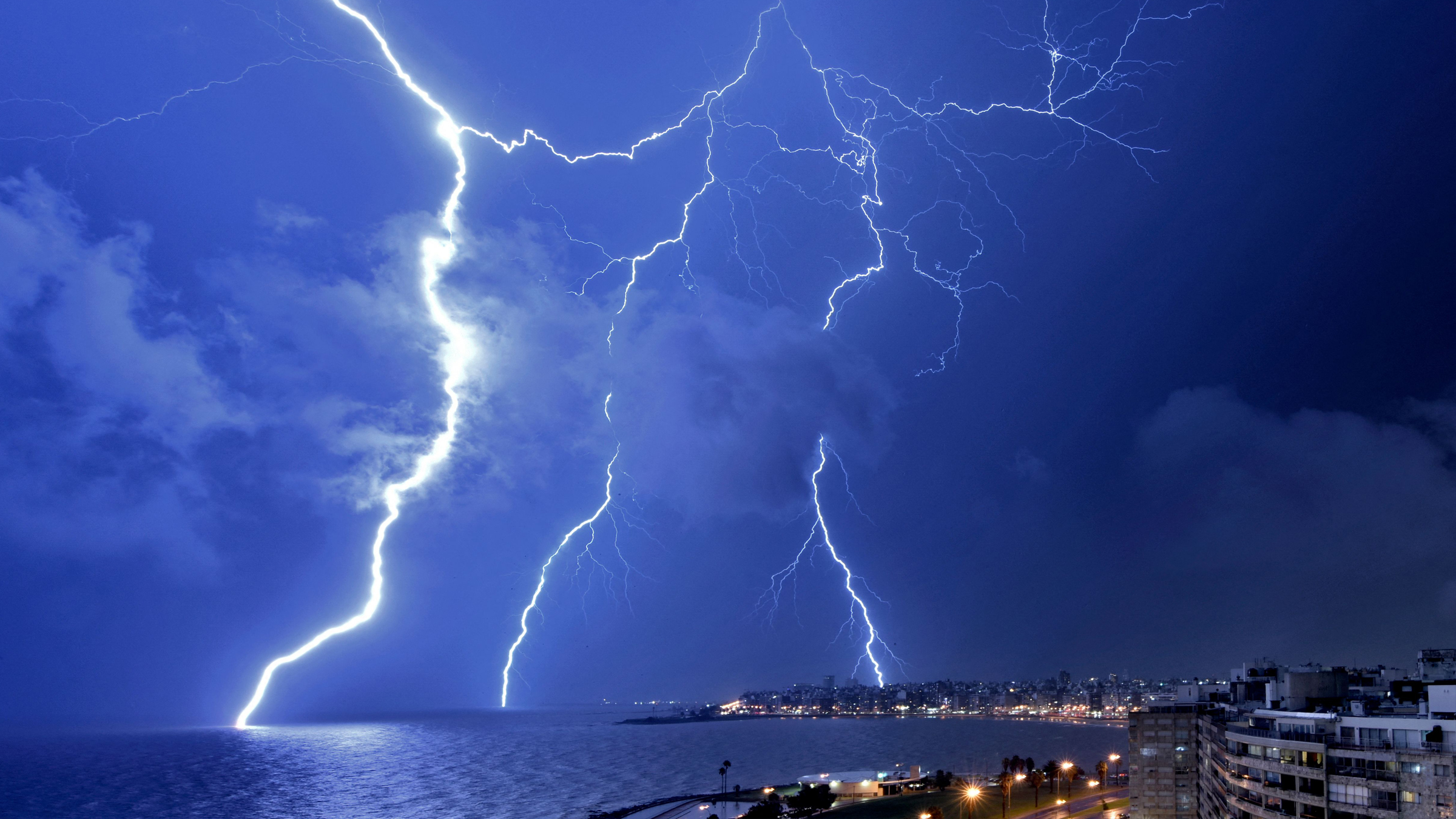 10 Insane Weather Records You Won’t Believe Are Real